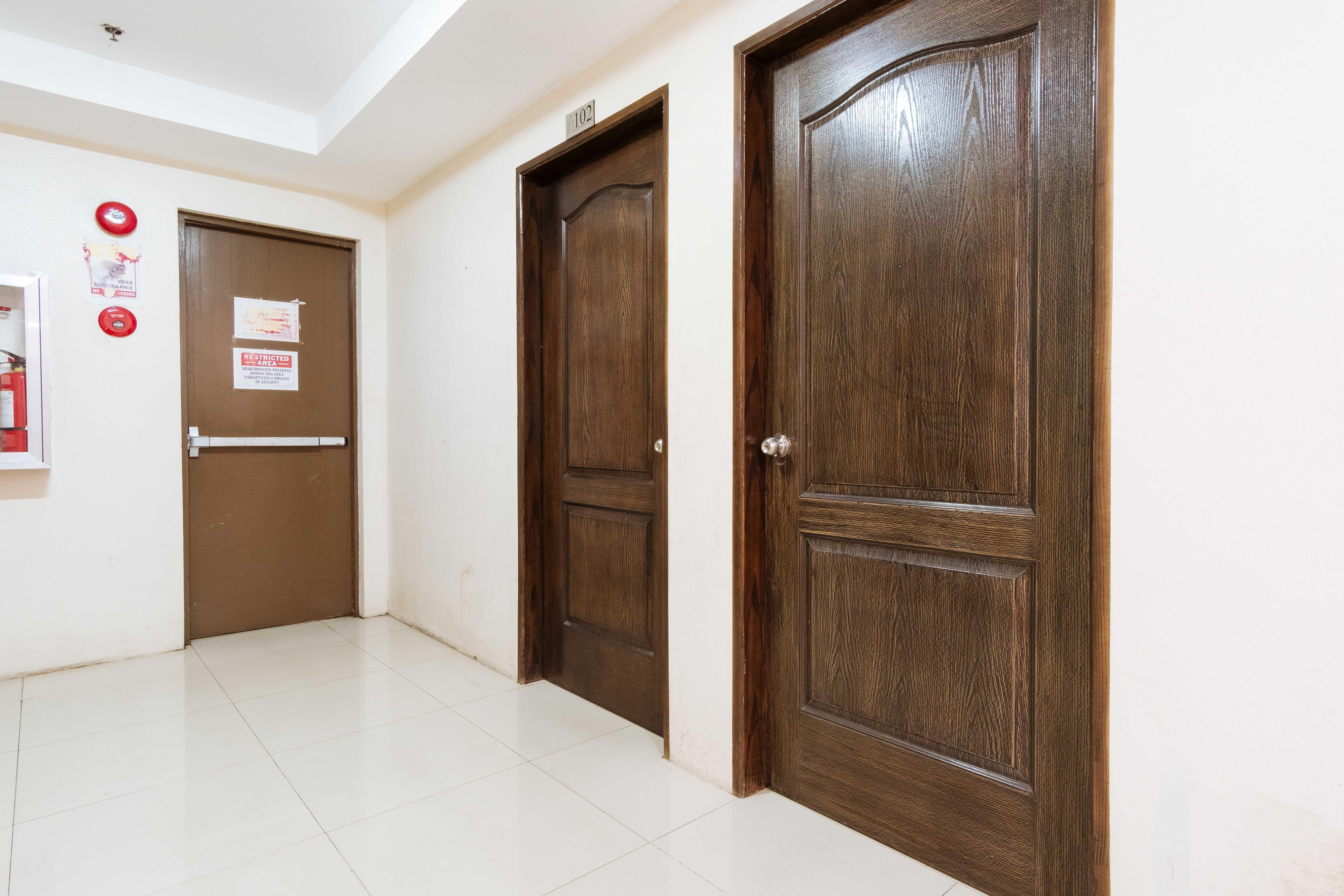 فندق ريد دورز آت كاسل باراناك Paranaque City المظهر الخارجي الصورة