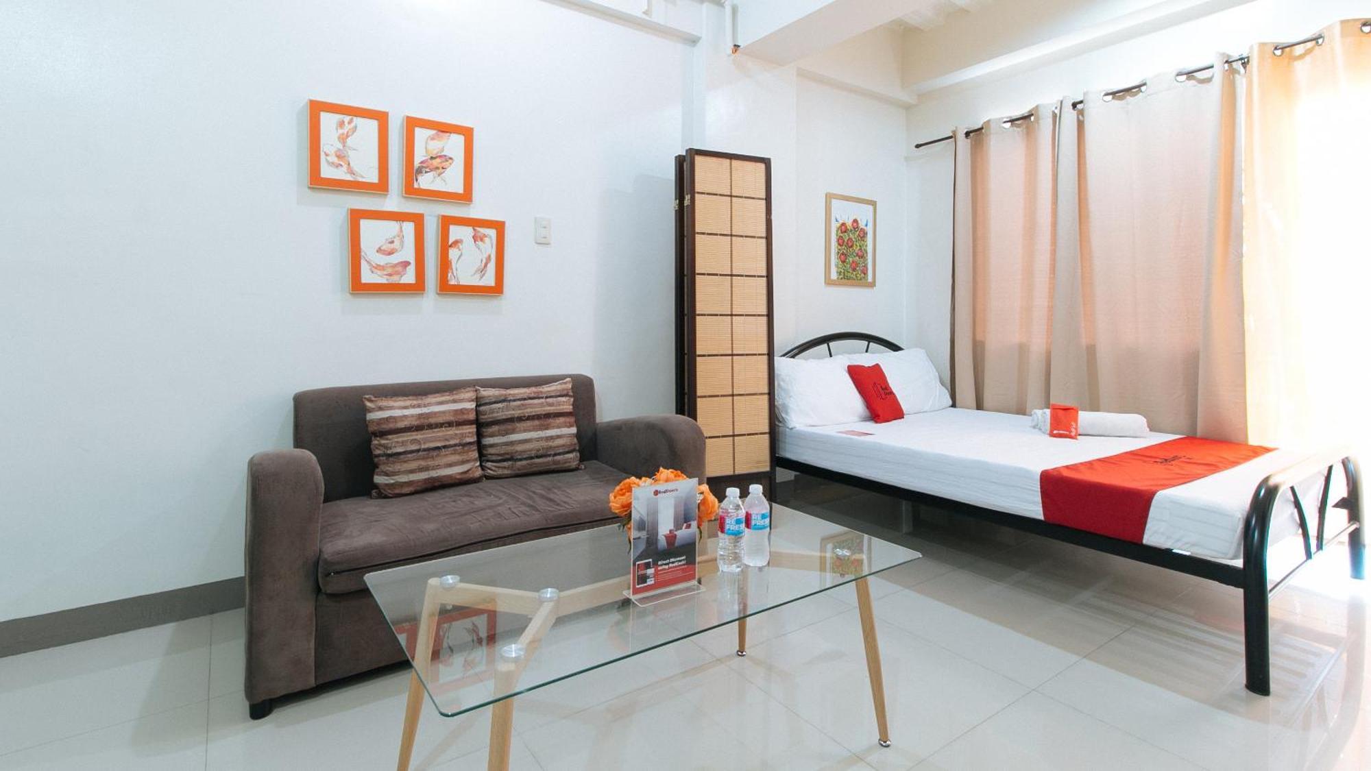 فندق ريد دورز آت كاسل باراناك Paranaque City المظهر الخارجي الصورة
