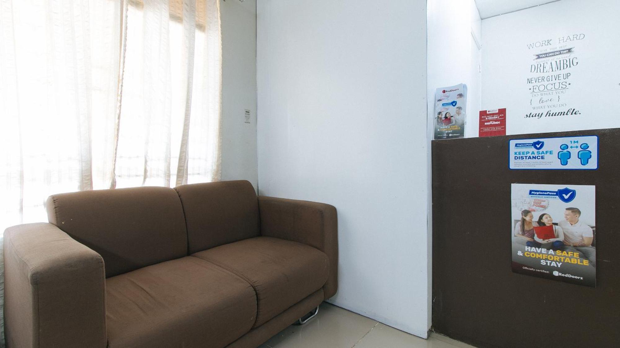 فندق ريد دورز آت كاسل باراناك Paranaque City المظهر الخارجي الصورة