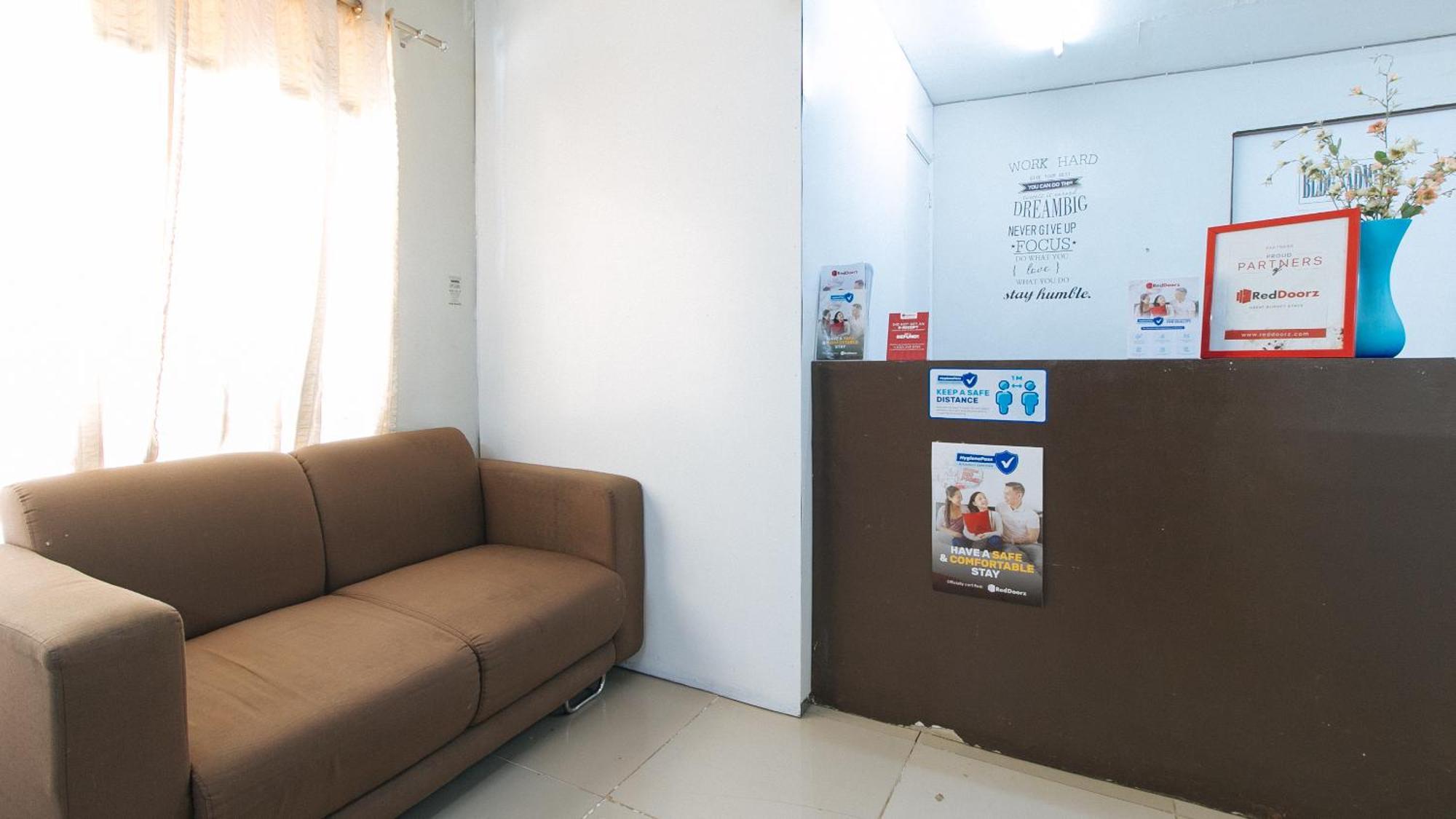 فندق ريد دورز آت كاسل باراناك Paranaque City المظهر الخارجي الصورة